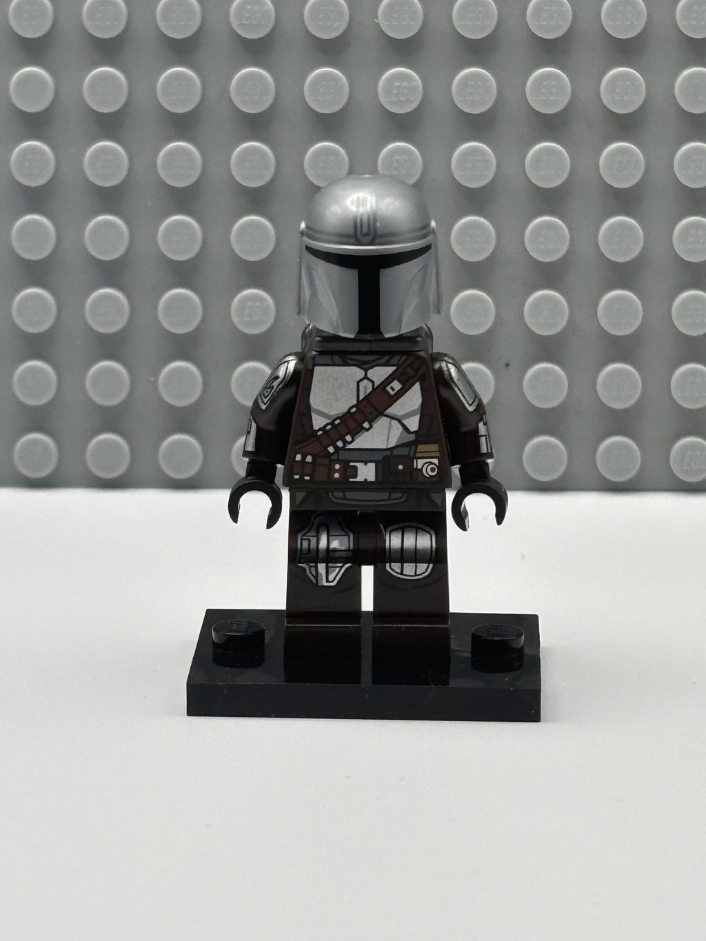 The Mandalorian / Din Djarin / 'Mando' - Silver Beskar Armor, Jet Pack, Helmet with Top Lines - sw1258