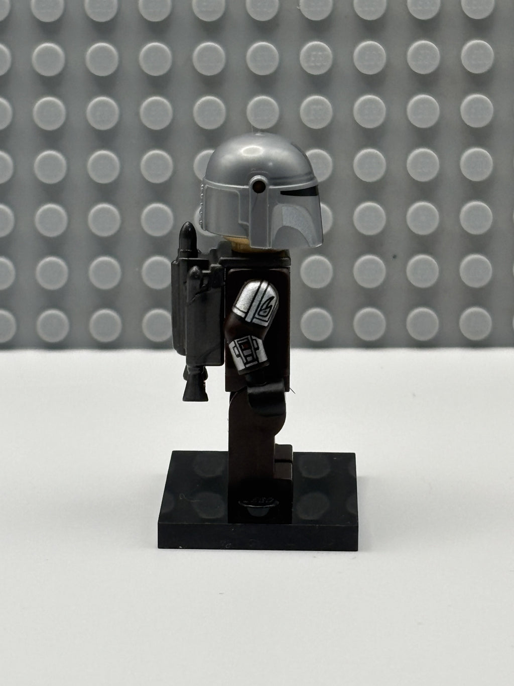 The Mandalorian / Din Djarin / 'Mando' - Silver Beskar Armor, Jet Pack, Helmet with Top Lines - sw1258