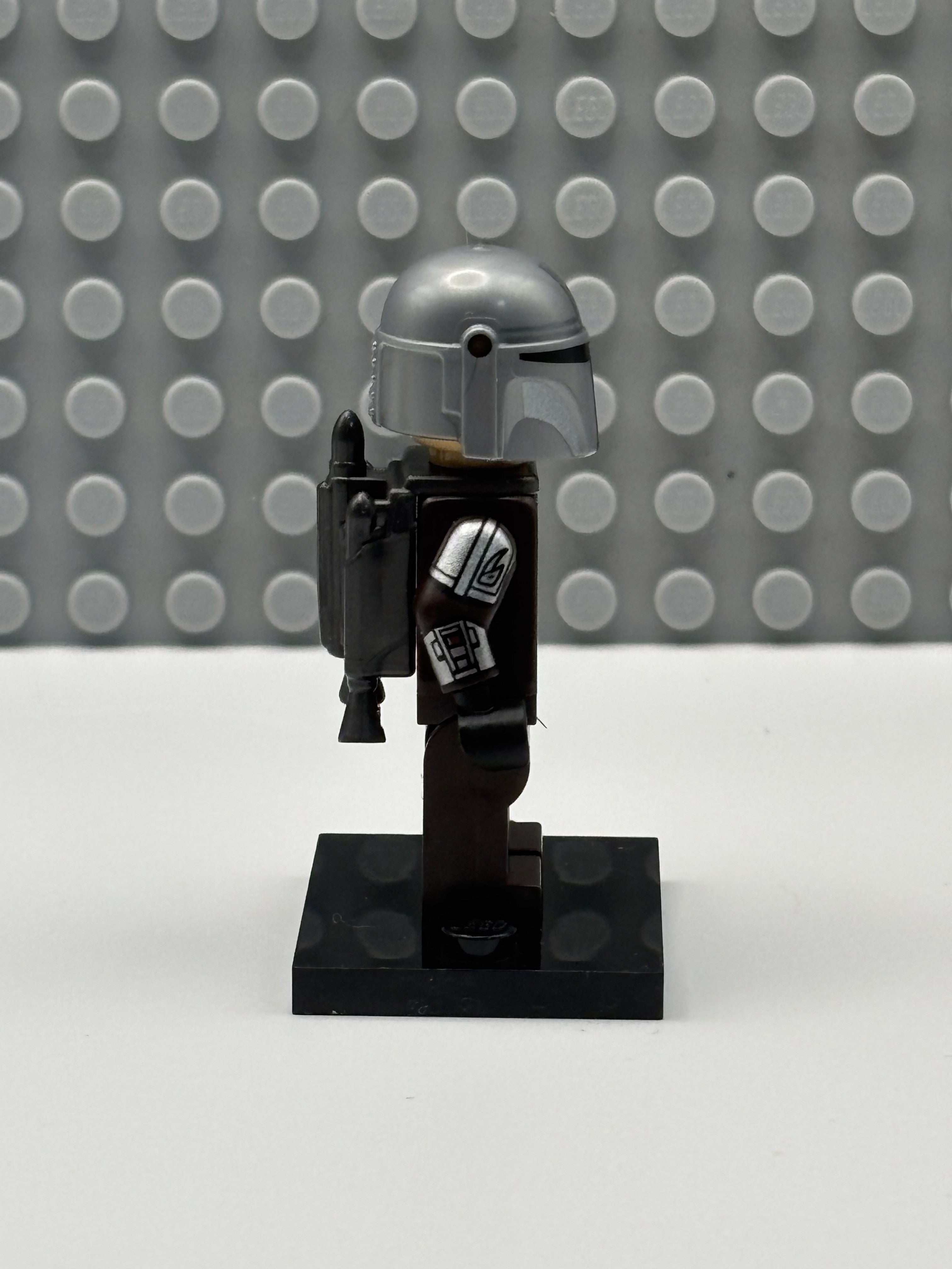 The Mandalorian / Din Djarin / 'Mando' - Silver Beskar Armor, Jet Pack, Helmet with Top Lines - sw1258