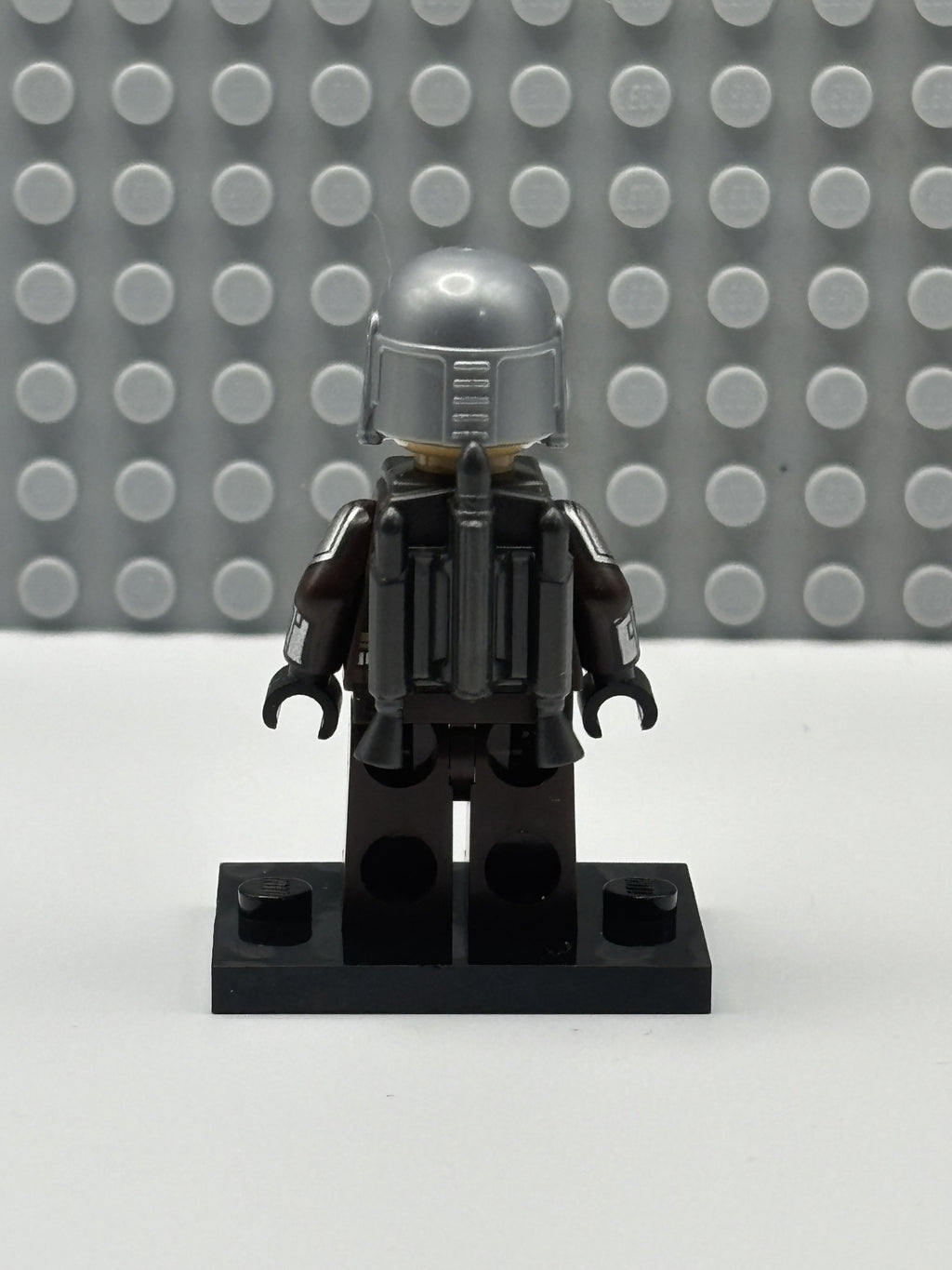 The Mandalorian / Din Djarin / 'Mando' - Silver Beskar Armor, Jet Pack, Helmet with Top Lines - sw1258