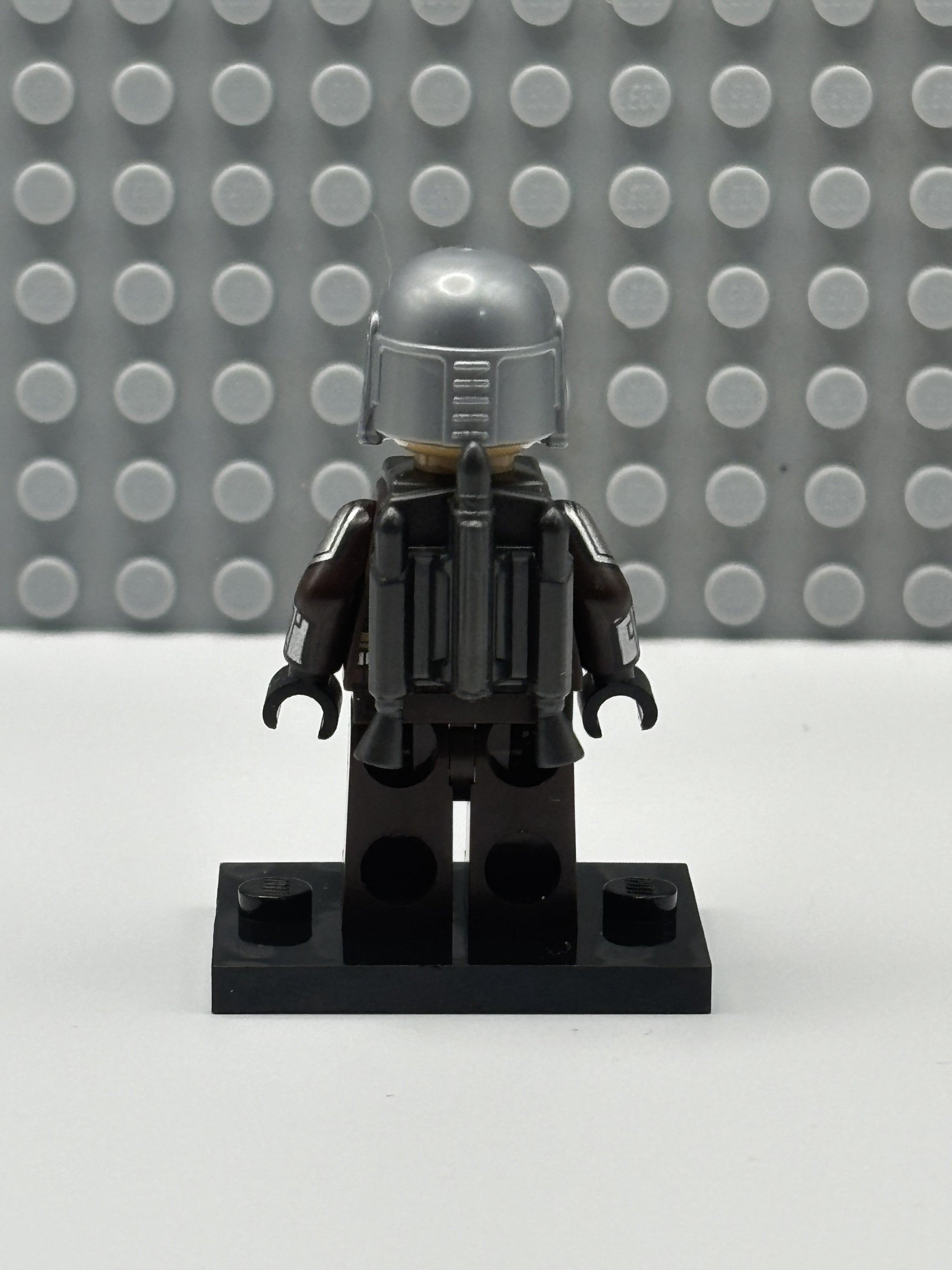 The Mandalorian / Din Djarin / 'Mando' - Silver Beskar Armor, Jet Pack, Helmet with Top Lines - sw1258