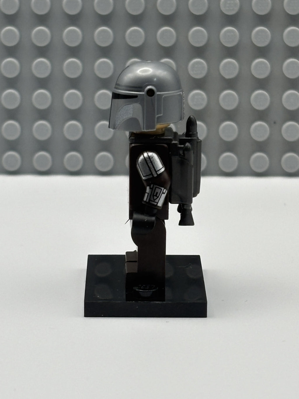 The Mandalorian / Din Djarin / 'Mando' - Silver Beskar Armor, Jet Pack, Helmet with Top Lines - sw1258