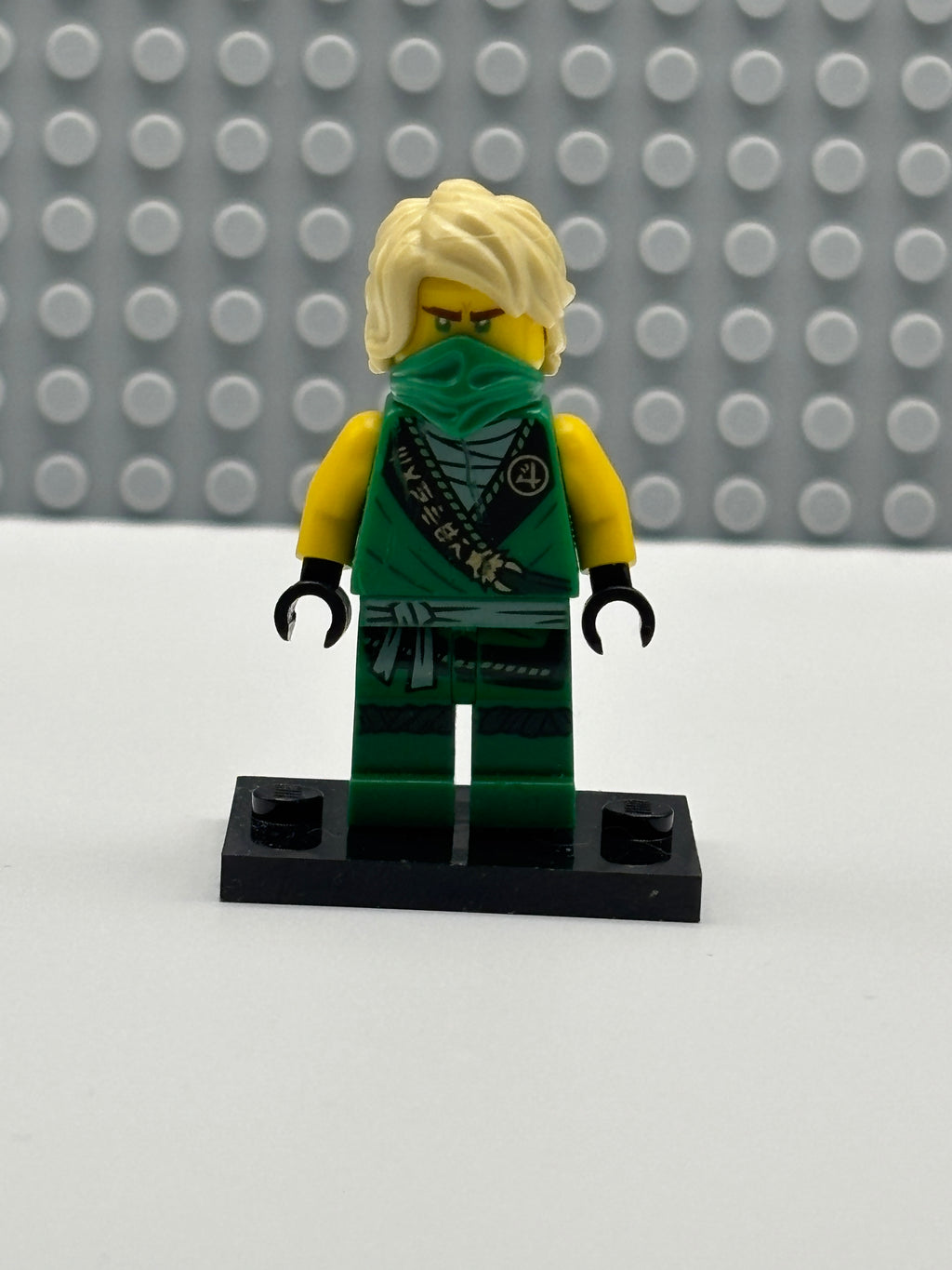 Lloyd - Legacy, Rebooted, Ninjago Logogram 'MASTER' on Torso - njo0574a