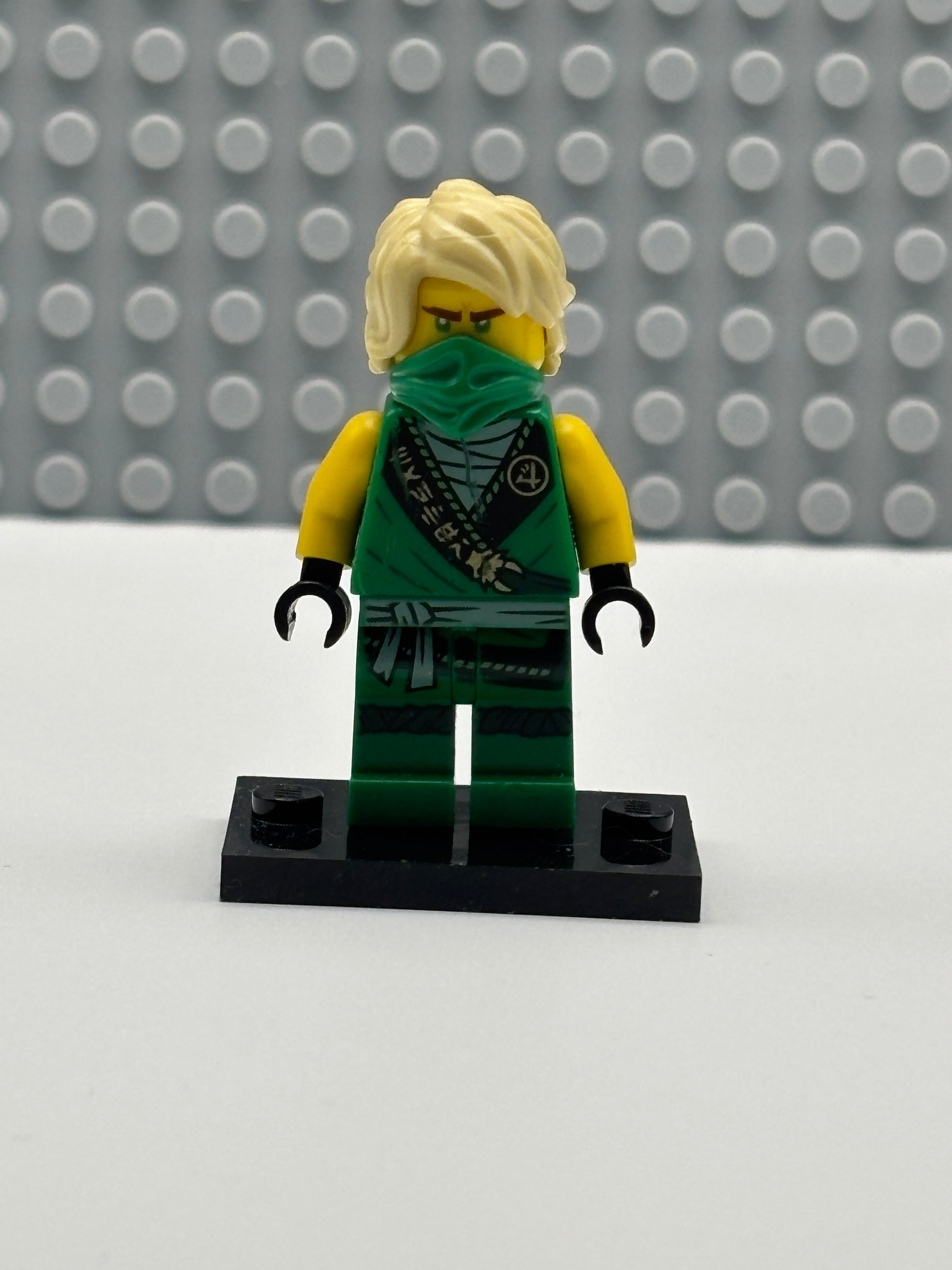 Lloyd - Legacy, Rebooted, Ninjago Logogram 'MASTER' on Torso - njo0574a