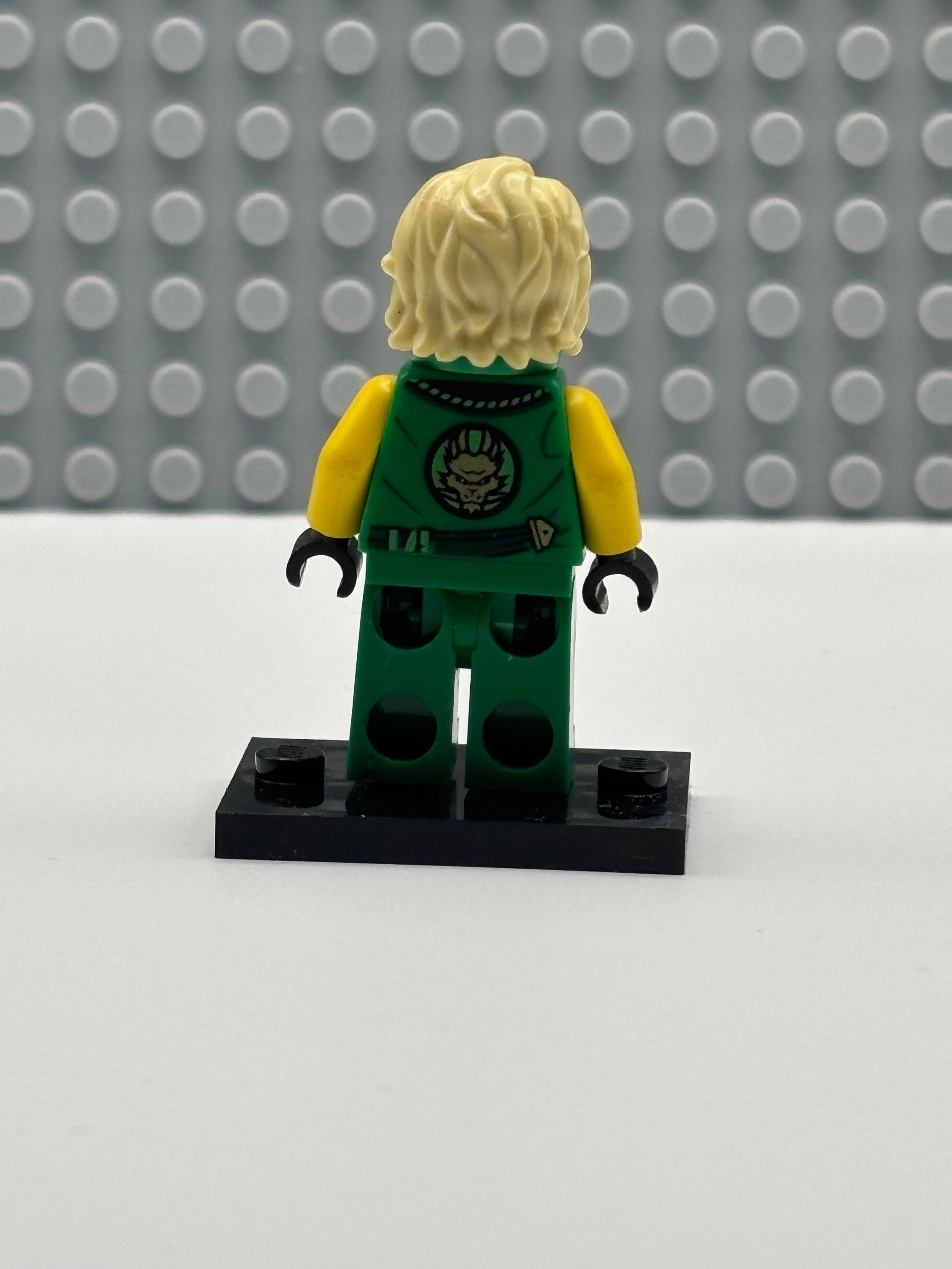 Lloyd - Legacy, Rebooted, Ninjago Logogram 'MASTER' on Torso - njo0574a