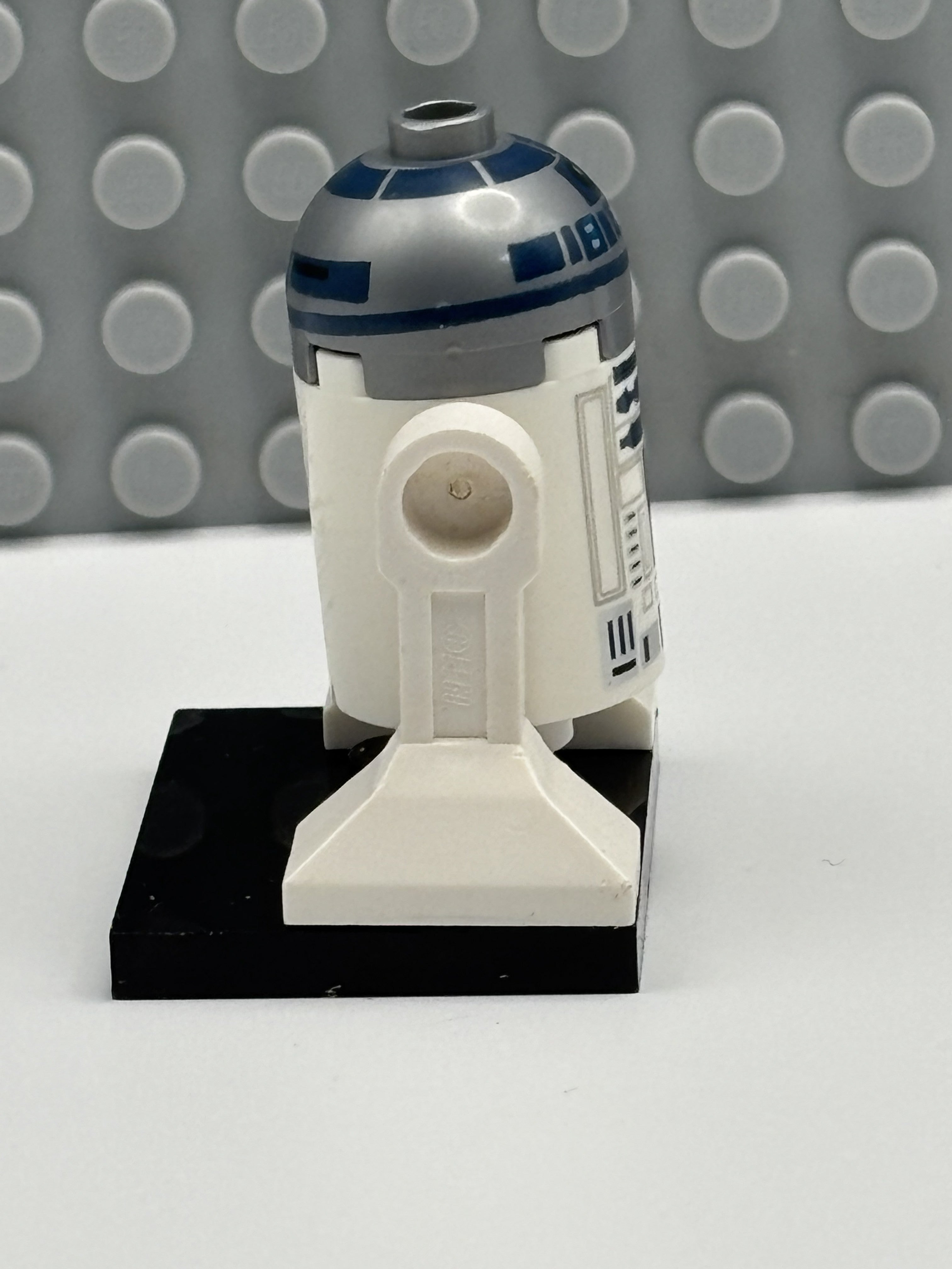 R2D2, Astromech Droid - sw0527a
